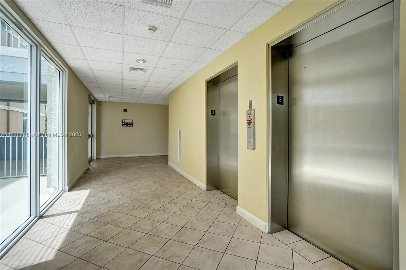 1200 Town Center Dr 215, Jupiter, FL, 33458/$385,900 4 1200 Town Center Dr 215