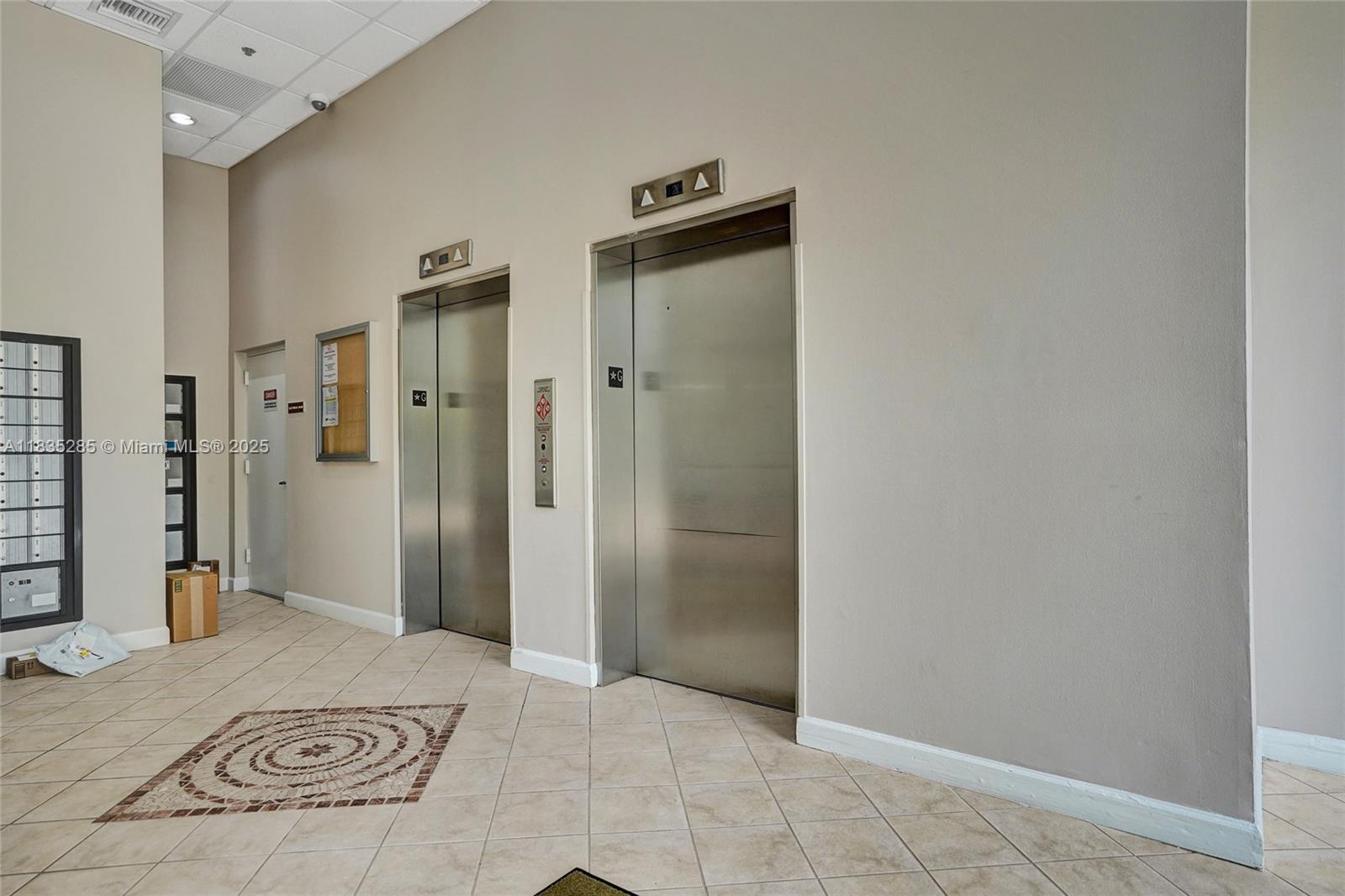 1200 Town Center Dr 215, Jupiter, FL, 33458/$385,900 3 1200 Town Center Dr 215