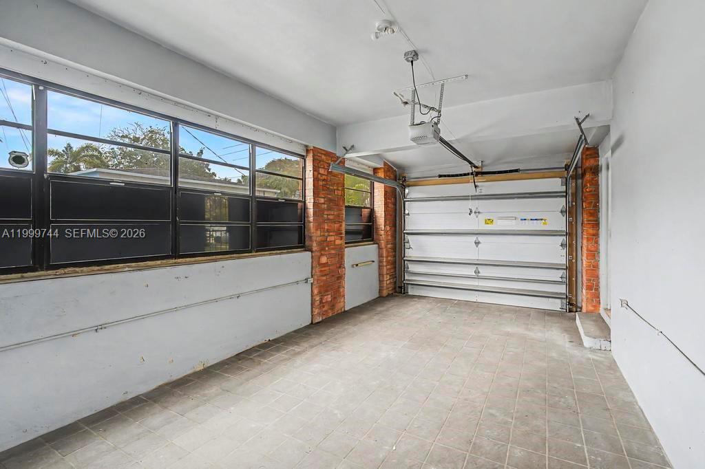 HOLLYWOOD - Residential Lease