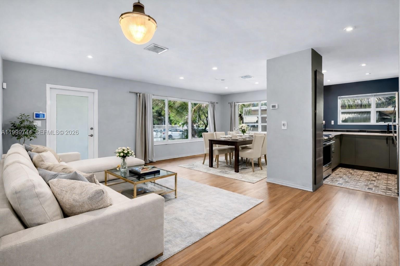 HOLLYWOOD - Residential Lease