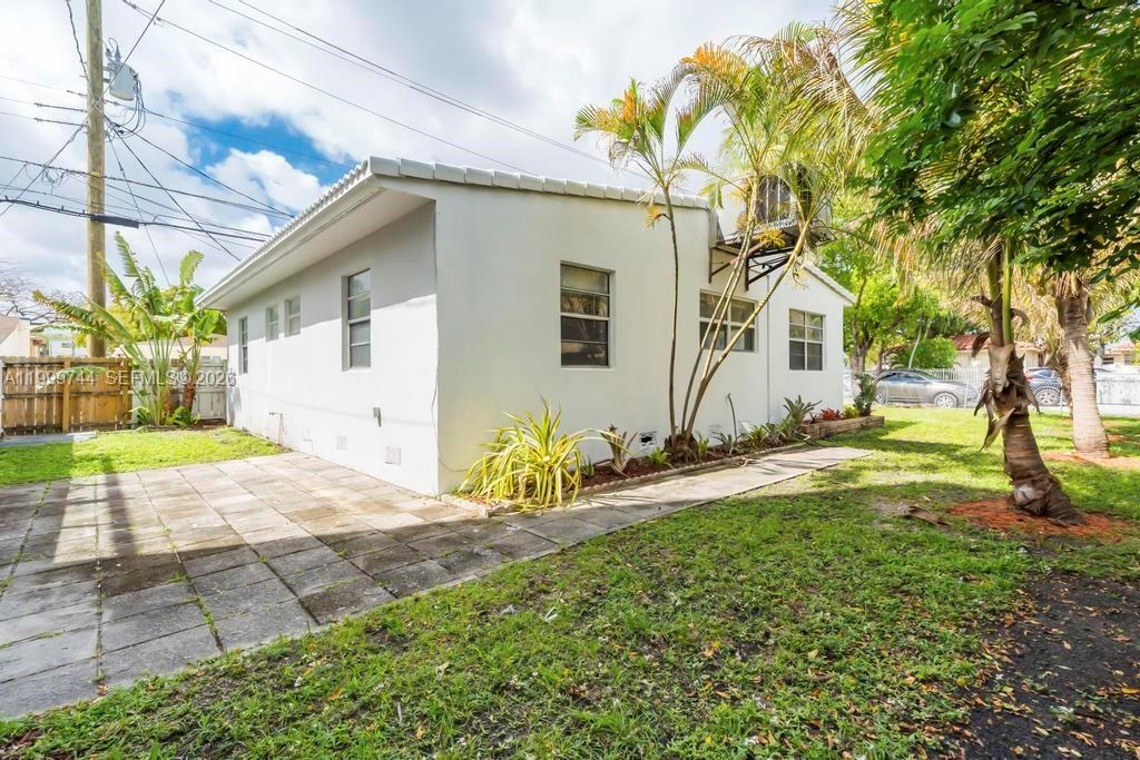 HOLLYWOOD - Residential Lease