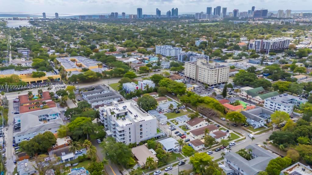 HOLLYWOOD - Residential Lease