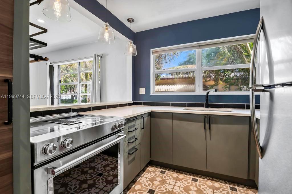 HOLLYWOOD - Residential Lease