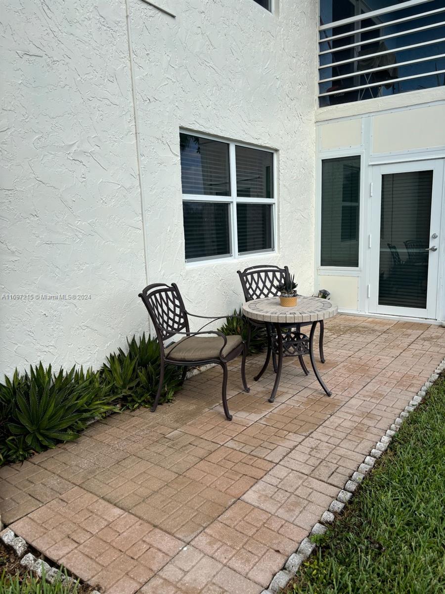 GOLDEN LAKES VILLAGE COND - Residential Lease