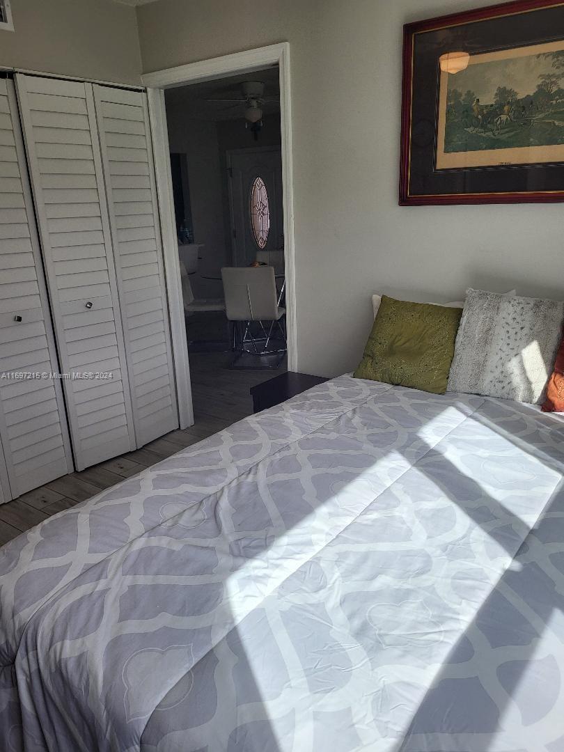 GOLDEN LAKES VILLAGE COND - Residential Lease