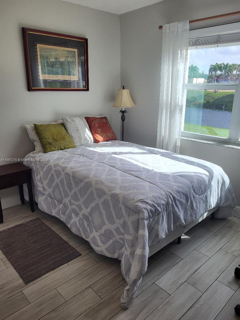 GOLDEN LAKES VILLAGE COND - Residential Lease