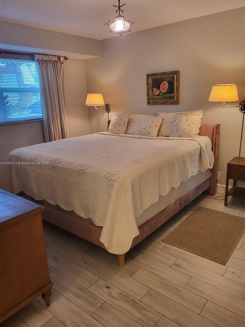 GOLDEN LAKES VILLAGE COND - Residential Lease