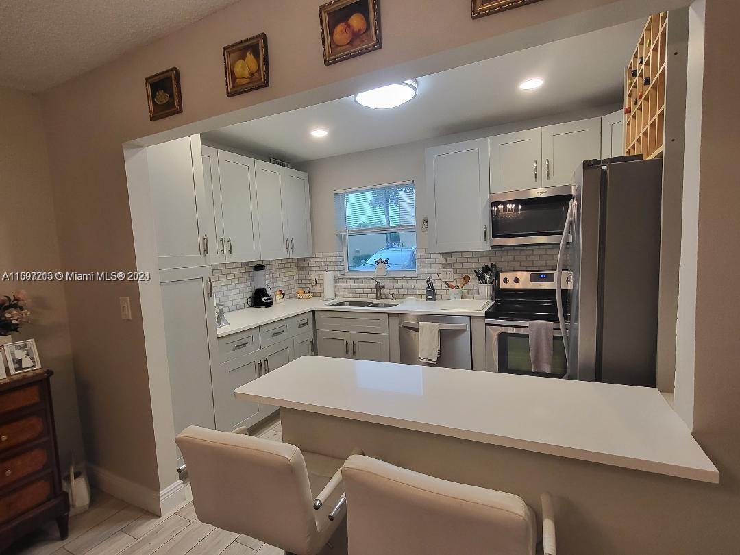 GOLDEN LAKES VILLAGE COND - Residential Lease