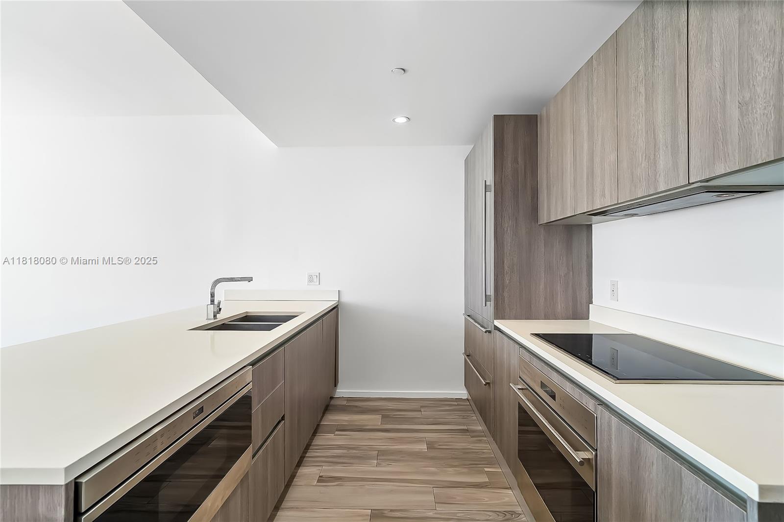 801 SMA RESIDENCES CONDO - Residential