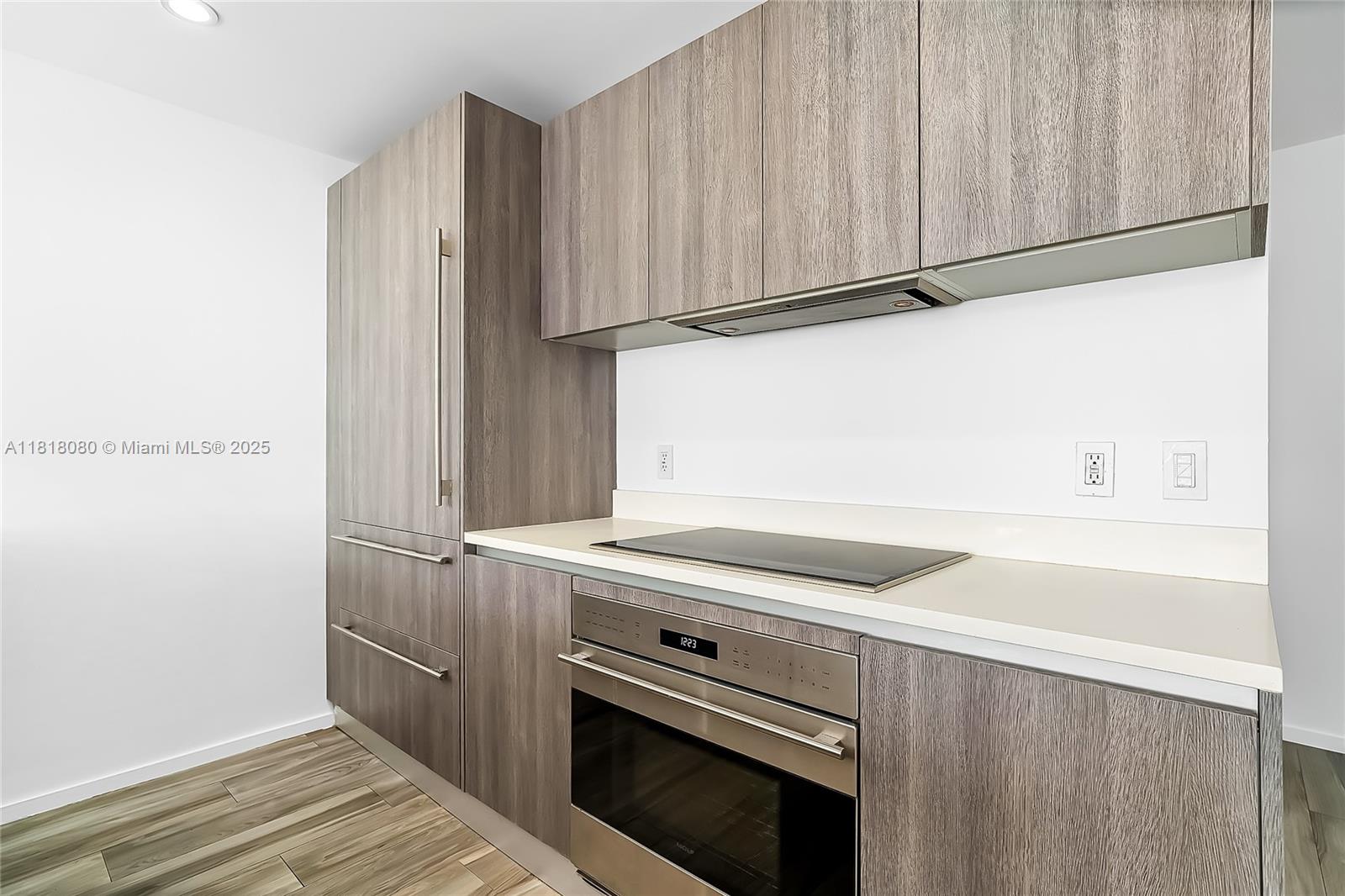 801 SMA RESIDENCES CONDO - Residential