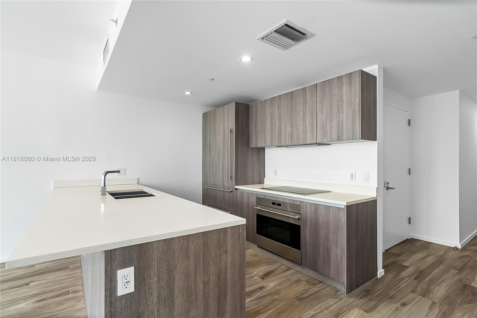 801 SMA RESIDENCES CONDO - Residential