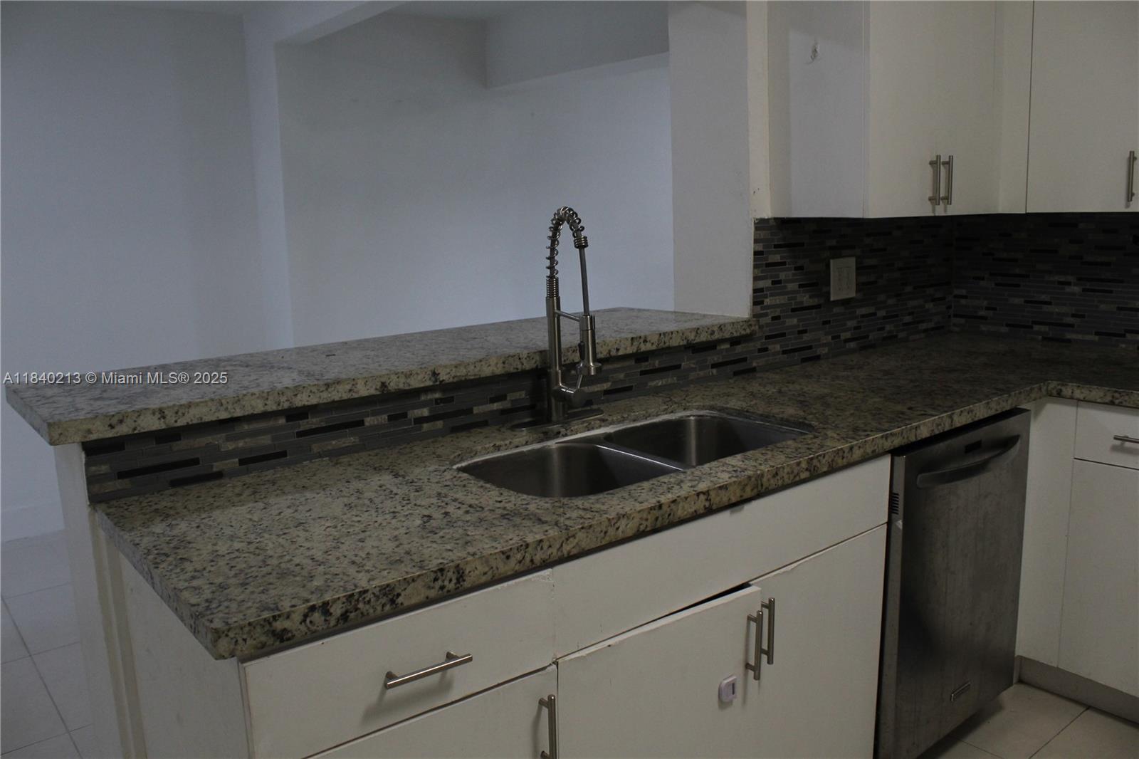 PALM LANE VILLA NO 4 - Residential