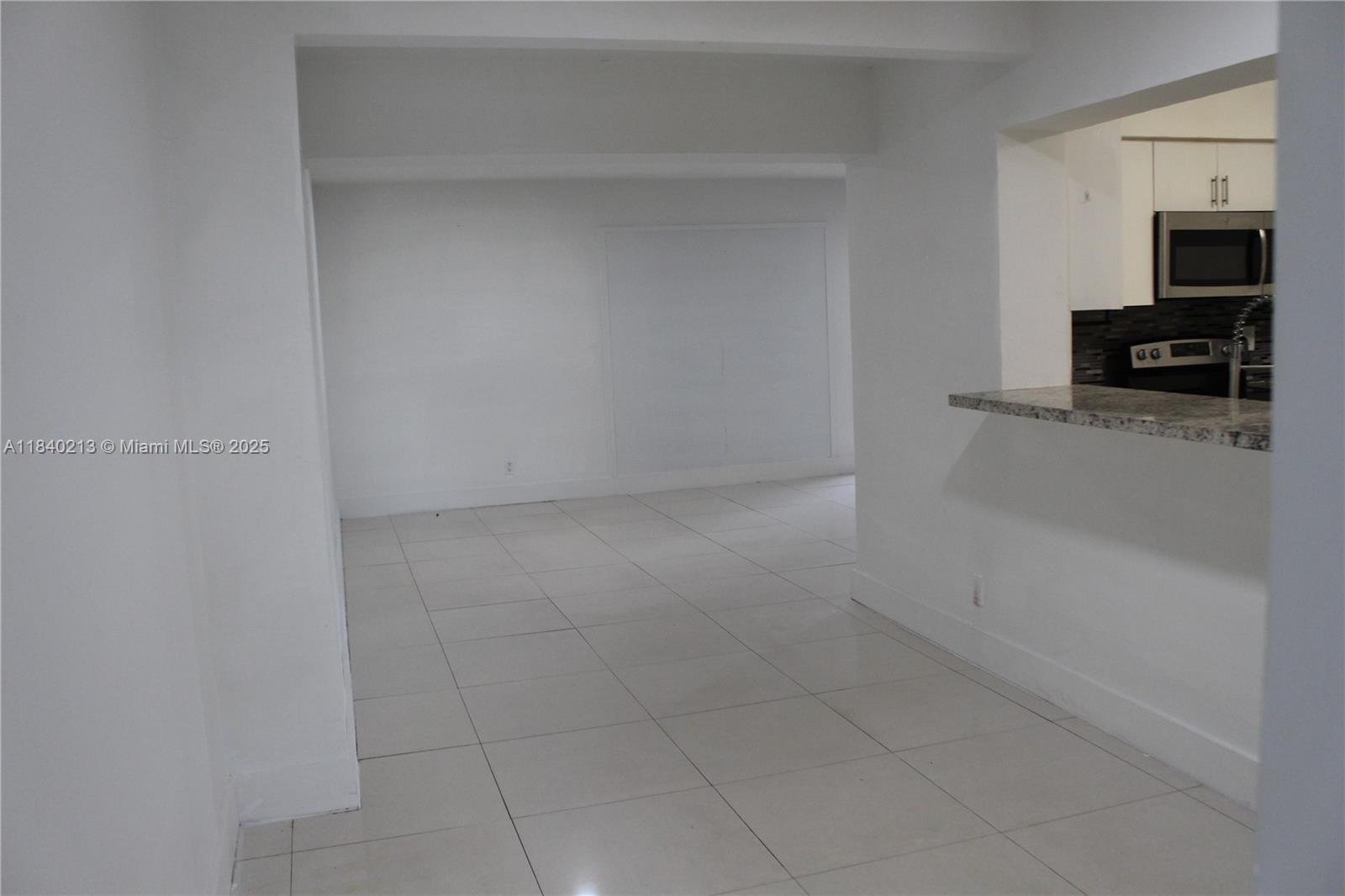 PALM LANE VILLA NO 4 - Residential