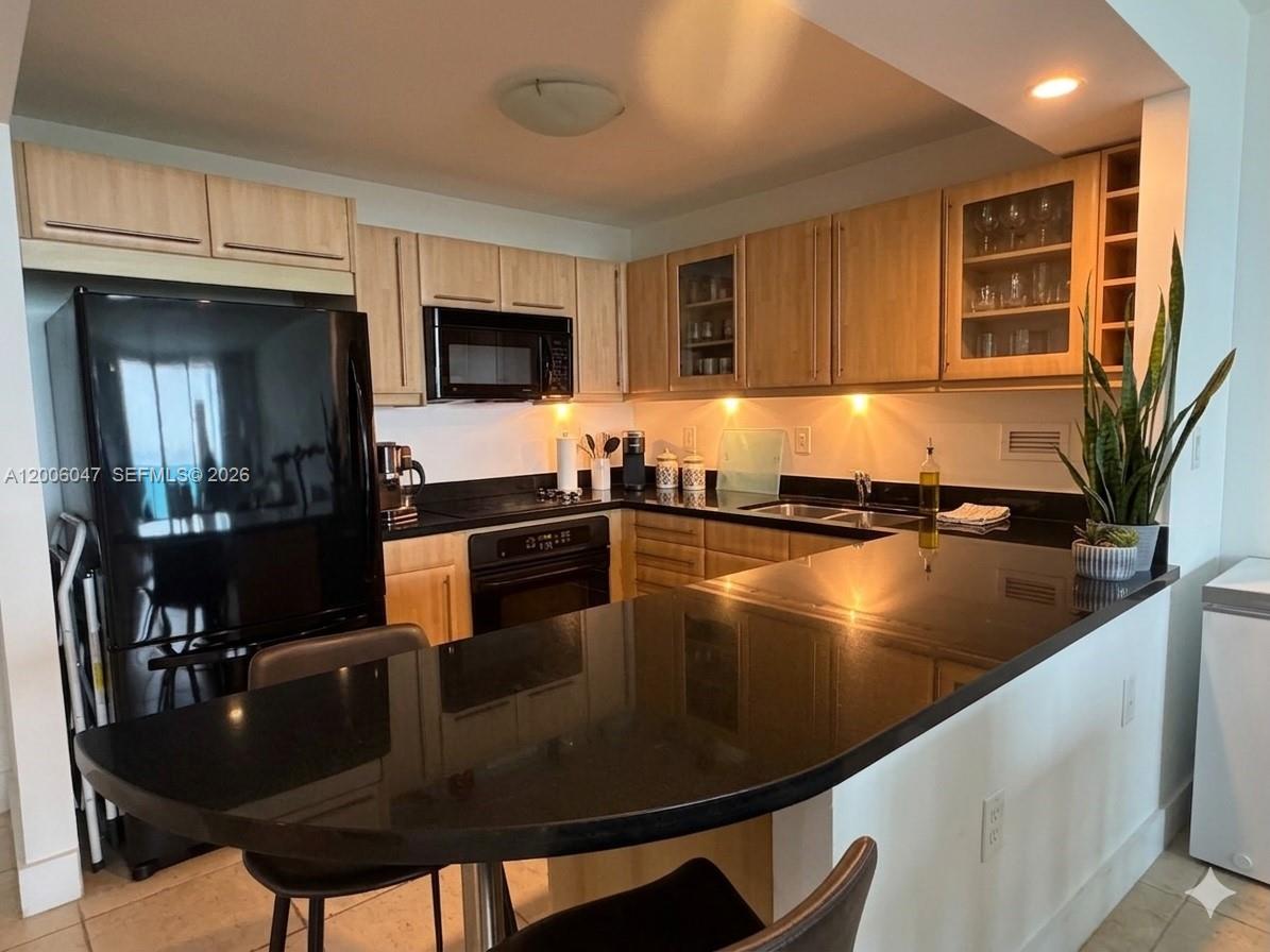 2301 Collins Ave 840