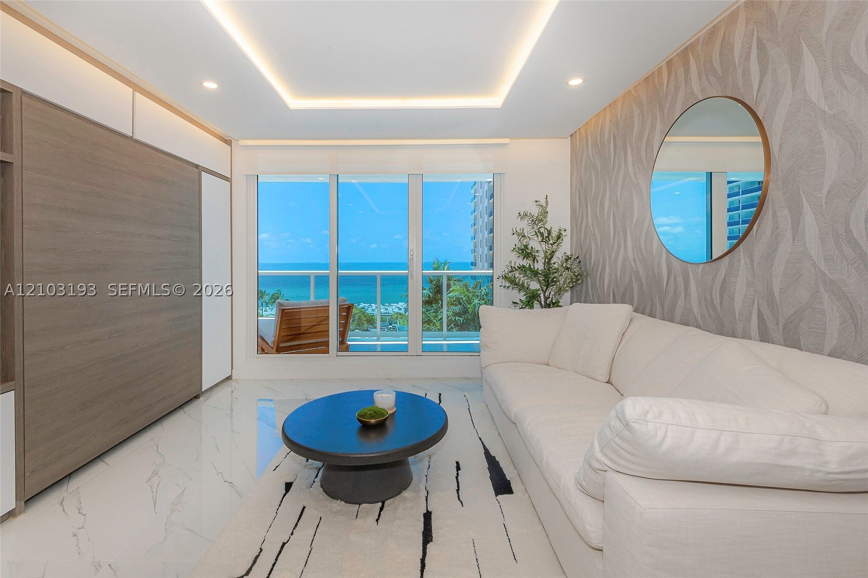 2301 Collins Ave 825
