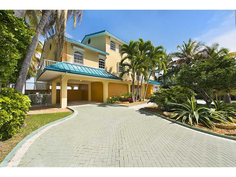 Amazing oceanfront property located in Key Largo's most prestigious neighborhood. Breathtaking ocean views from this tri-level island style home on private and gated peninsula. Boater's Dream, direct ocean access, private dock with boatlifts on deep-water  canal. Main floor has expansive gourmet kitchen, formal dining & living room, two guest rooms, two full baths and elevator, all steps away from an inviting outside patio & heated oceanside pool. Huge master suite on the third floor with private balcony
