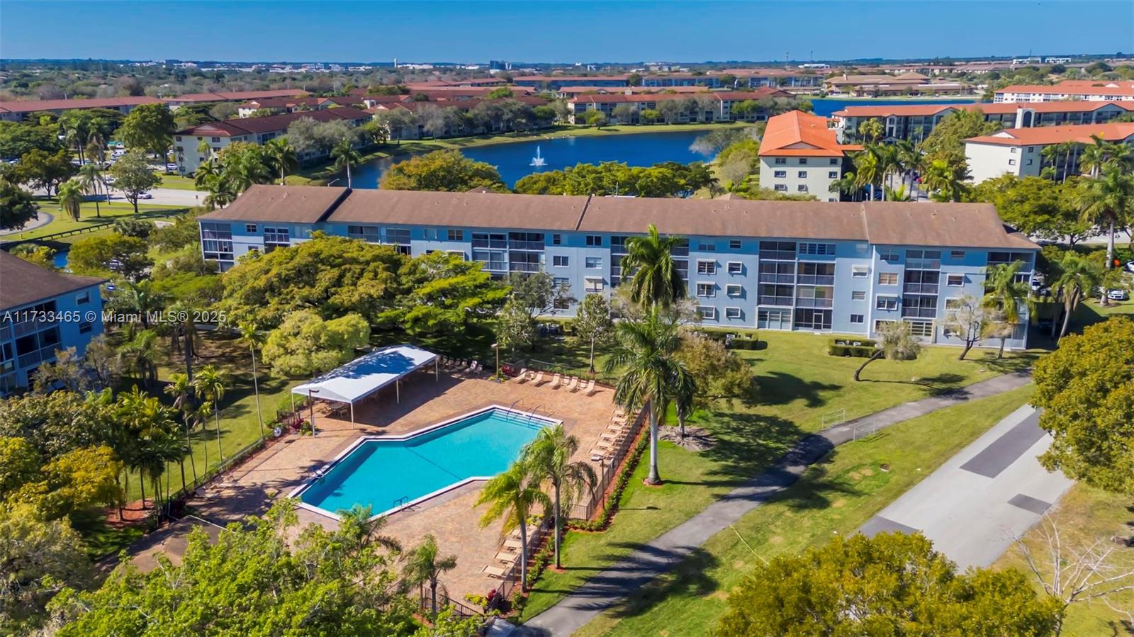CAMBRIDGE AT CENTURY VILL - Residential