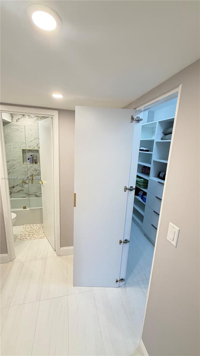 ARLEN HOUSE EAST CONDO - Residential