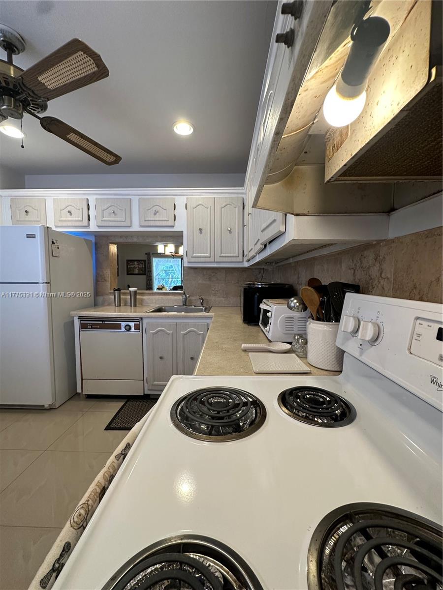 SAPPHIRE CONDO - Residential