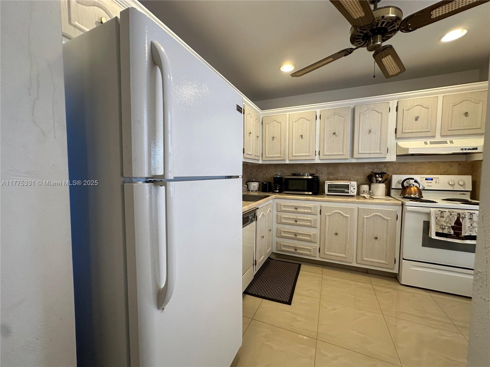 SAPPHIRE CONDO - Residential