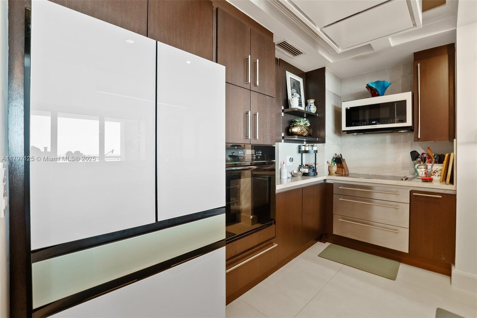 THE TOWER RESIDENCES COND - Residential