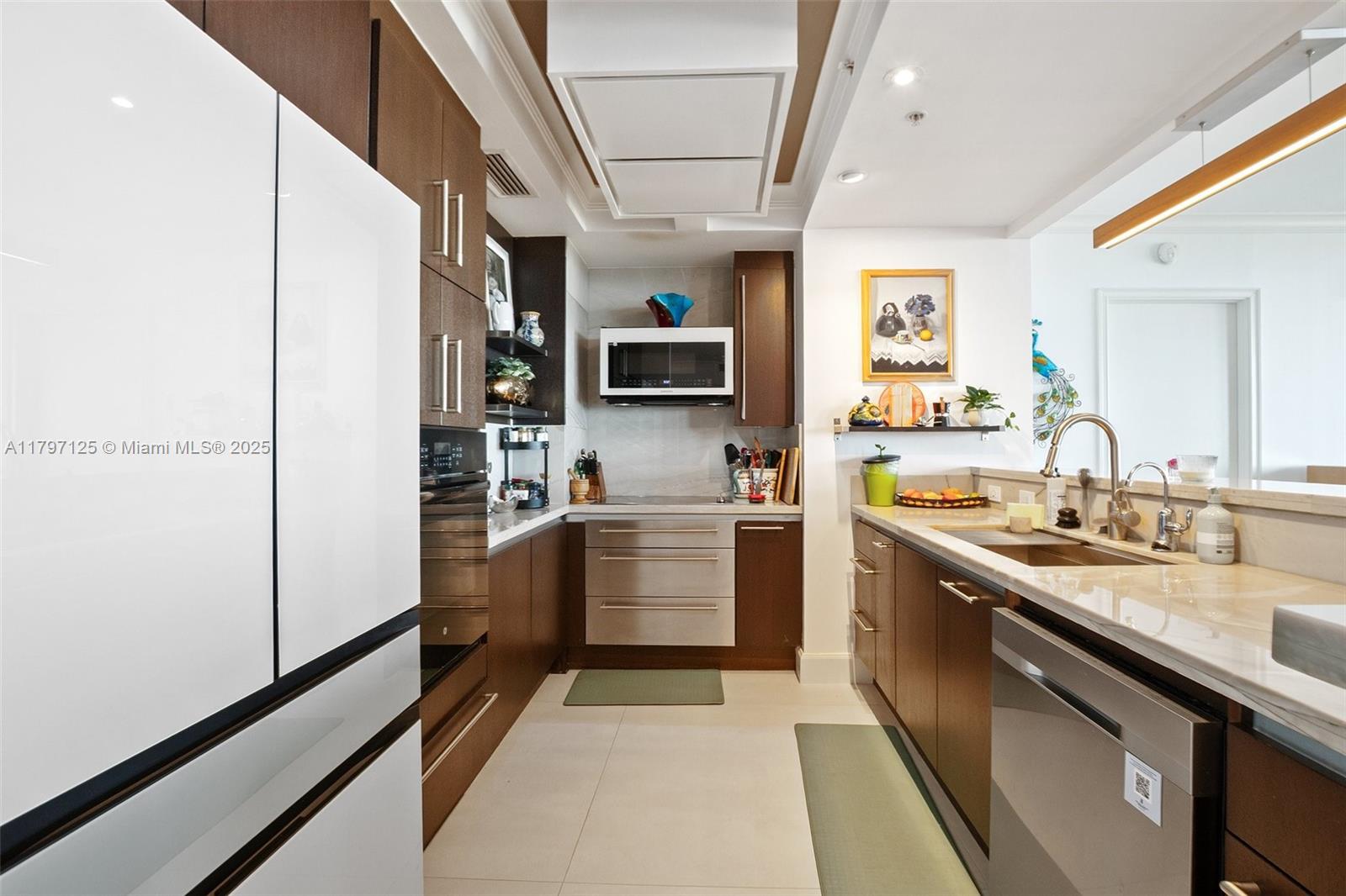 THE TOWER RESIDENCES COND - Residential