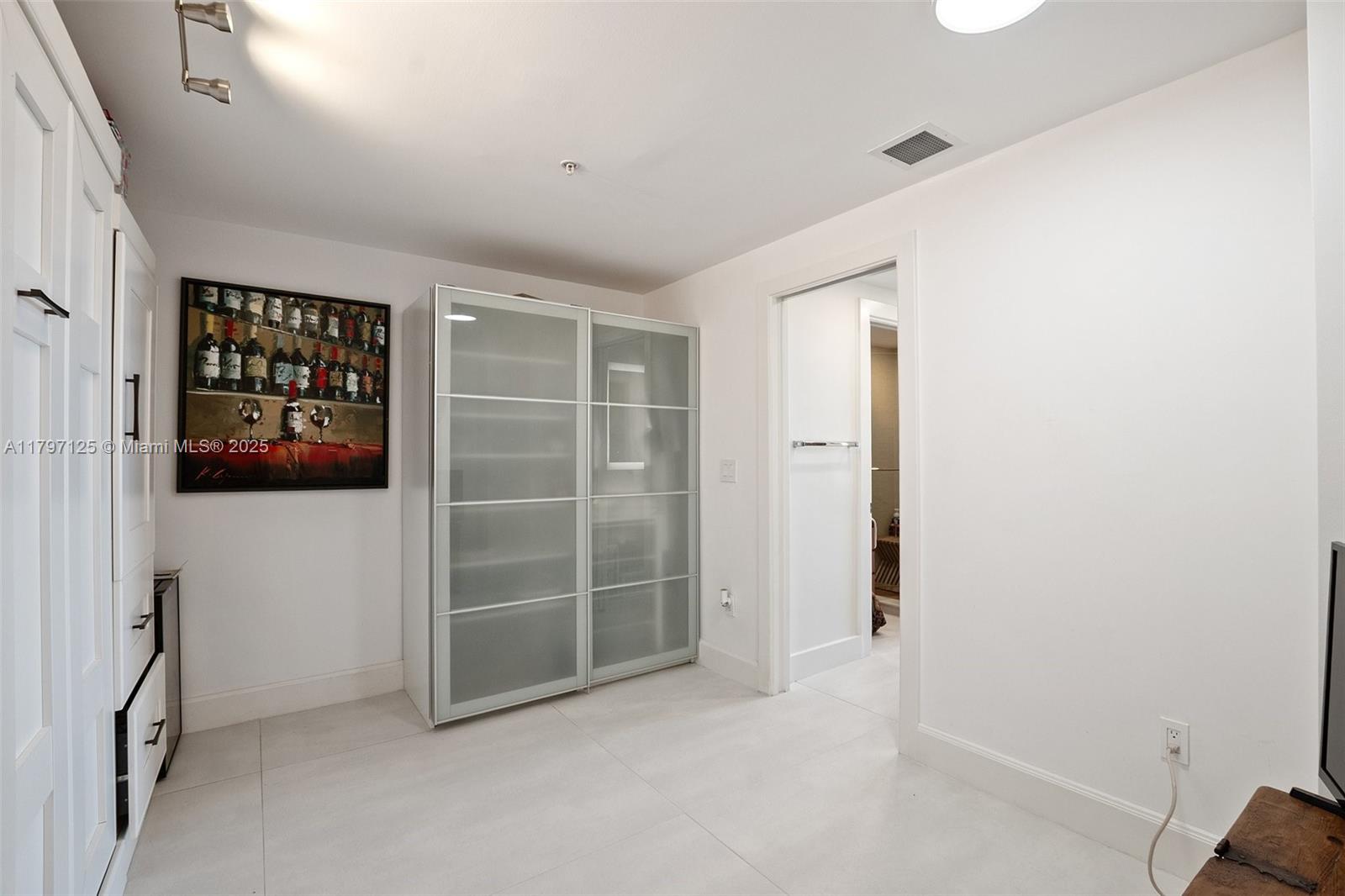 THE TOWER RESIDENCES COND - Residential