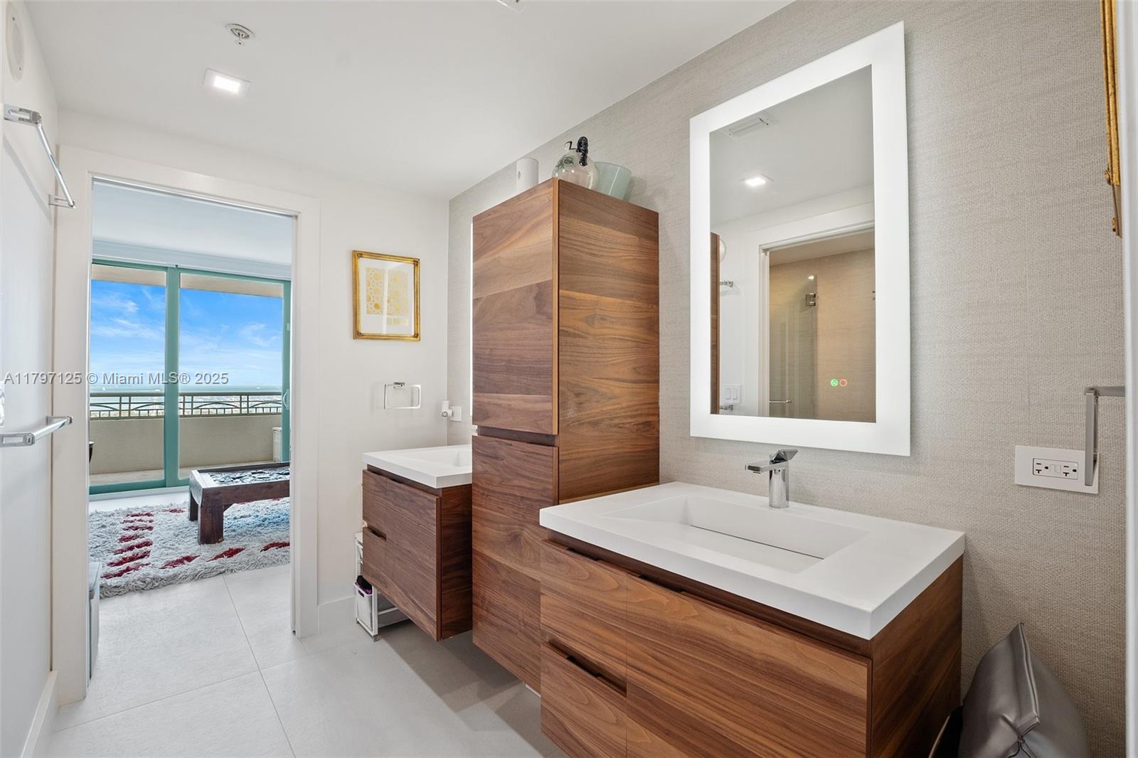 THE TOWER RESIDENCES COND - Residential