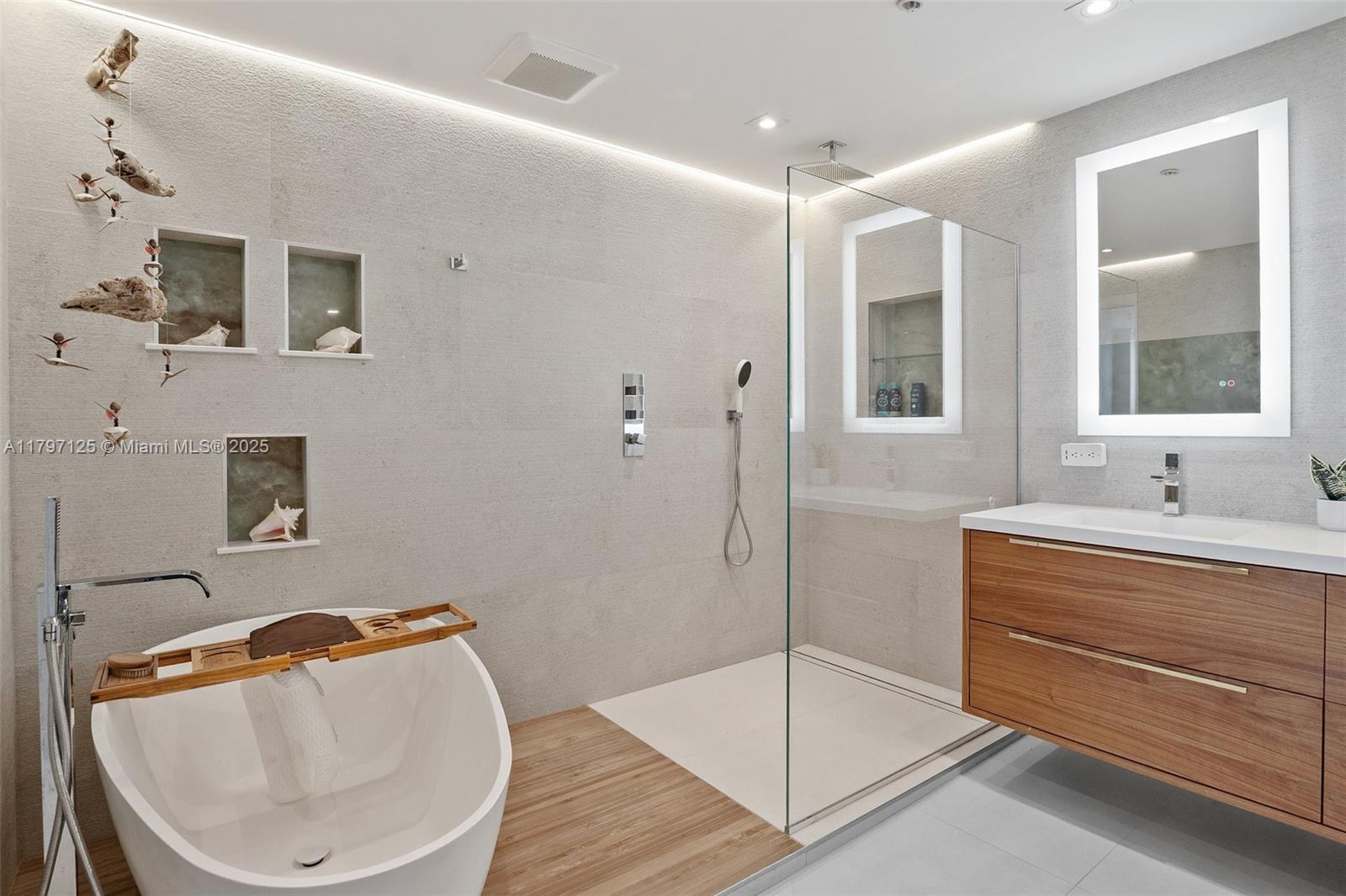 THE TOWER RESIDENCES COND - Residential