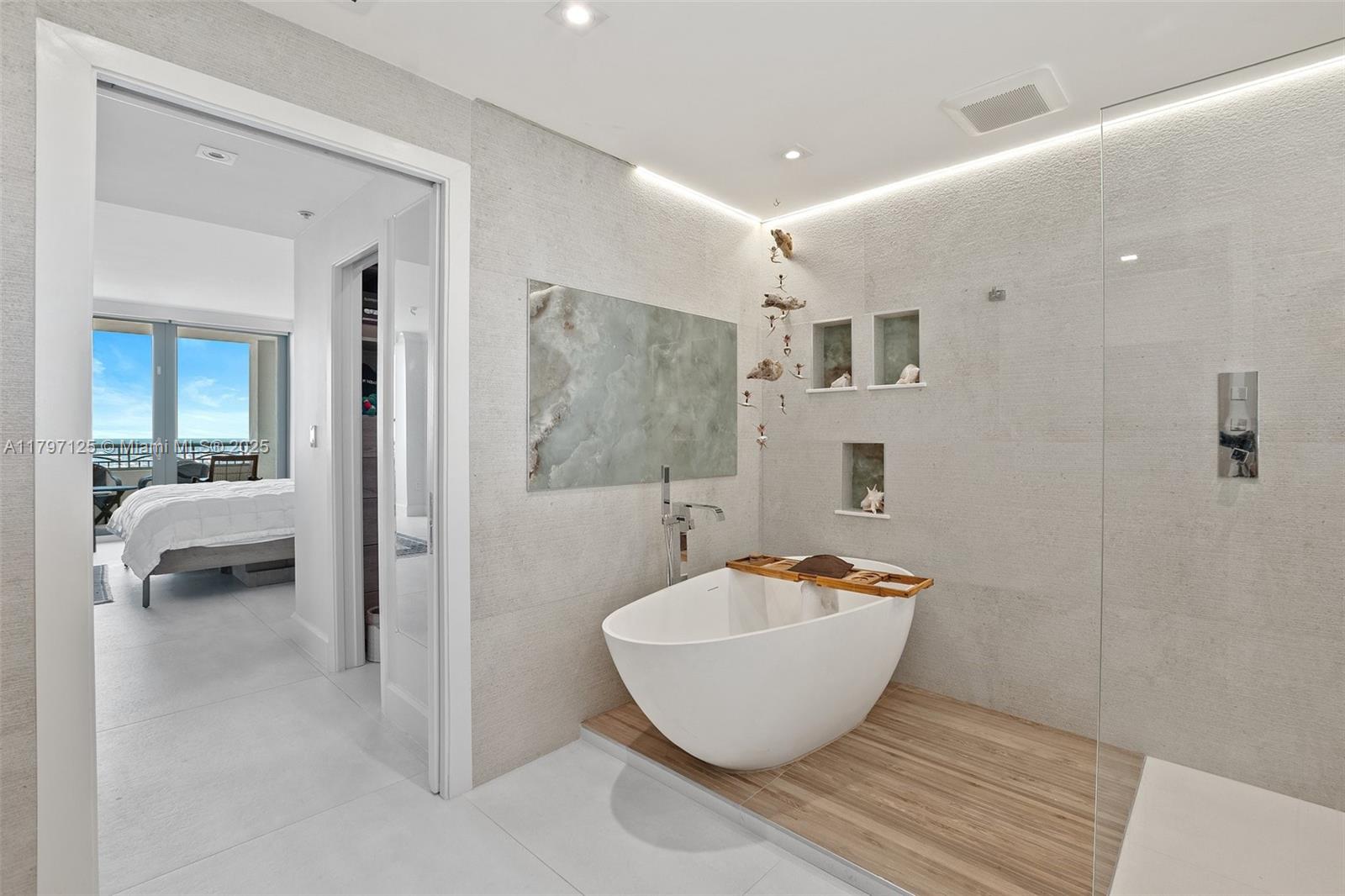 THE TOWER RESIDENCES COND - Residential