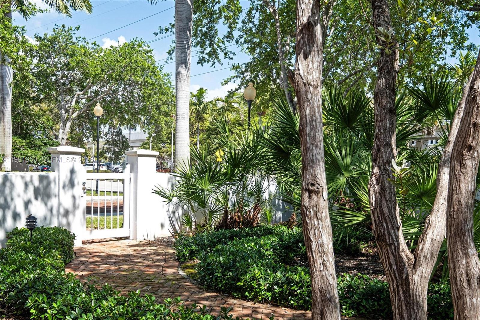 BERMUDA VLG AT CORAL GABL - Residential