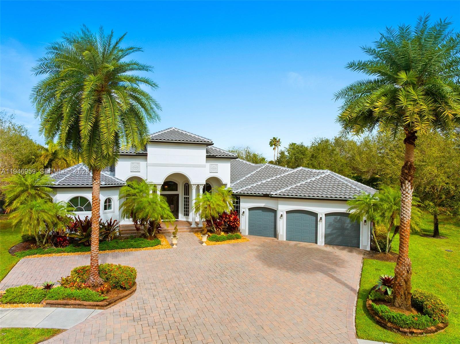 12401 N Stonebrook Cir