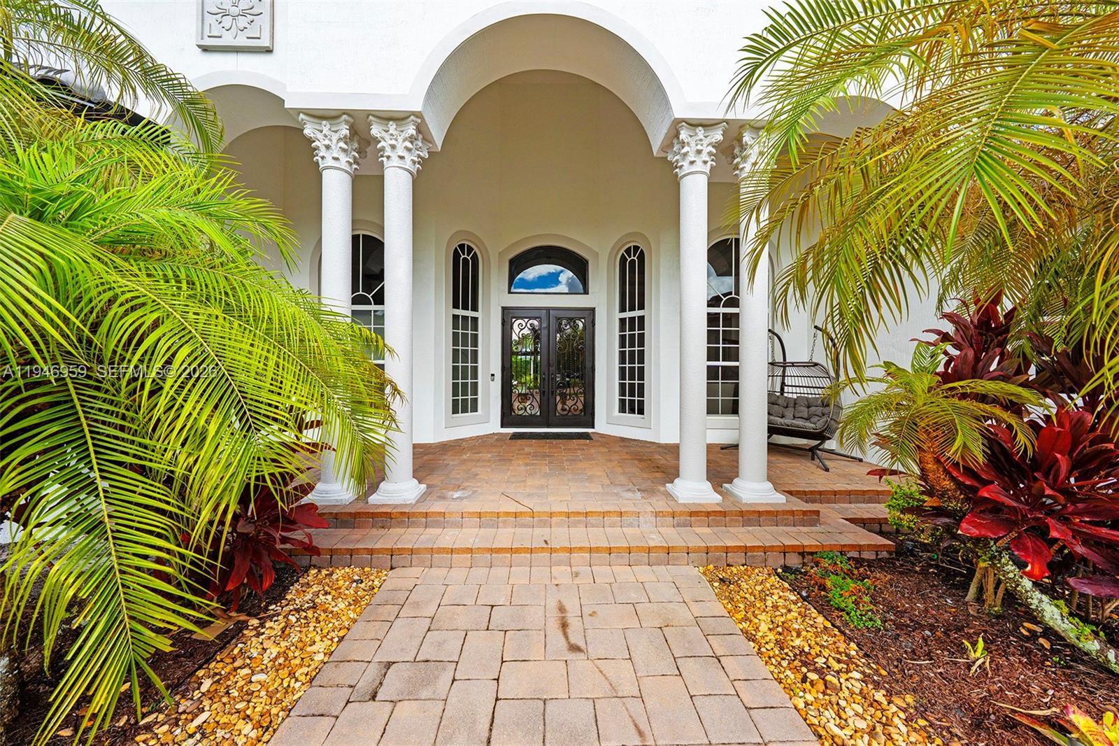 12401 N Stonebrook Cir