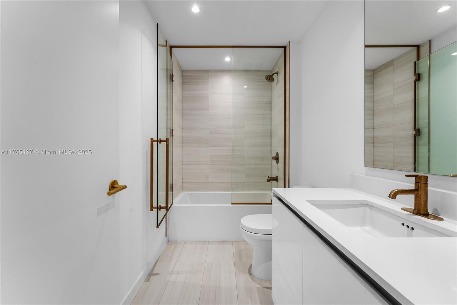 MR C TIGERTAIL TOWER - Residential Lease