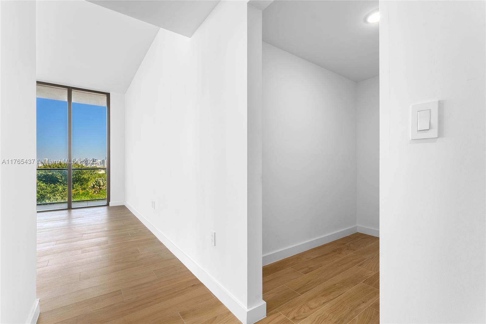 MR C TIGERTAIL TOWER - Residential Lease