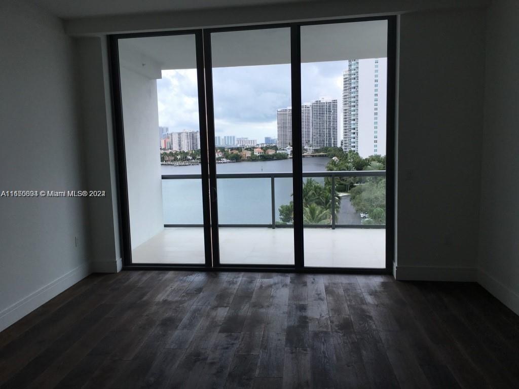 ECHO CONDO AVENTURA - Residential