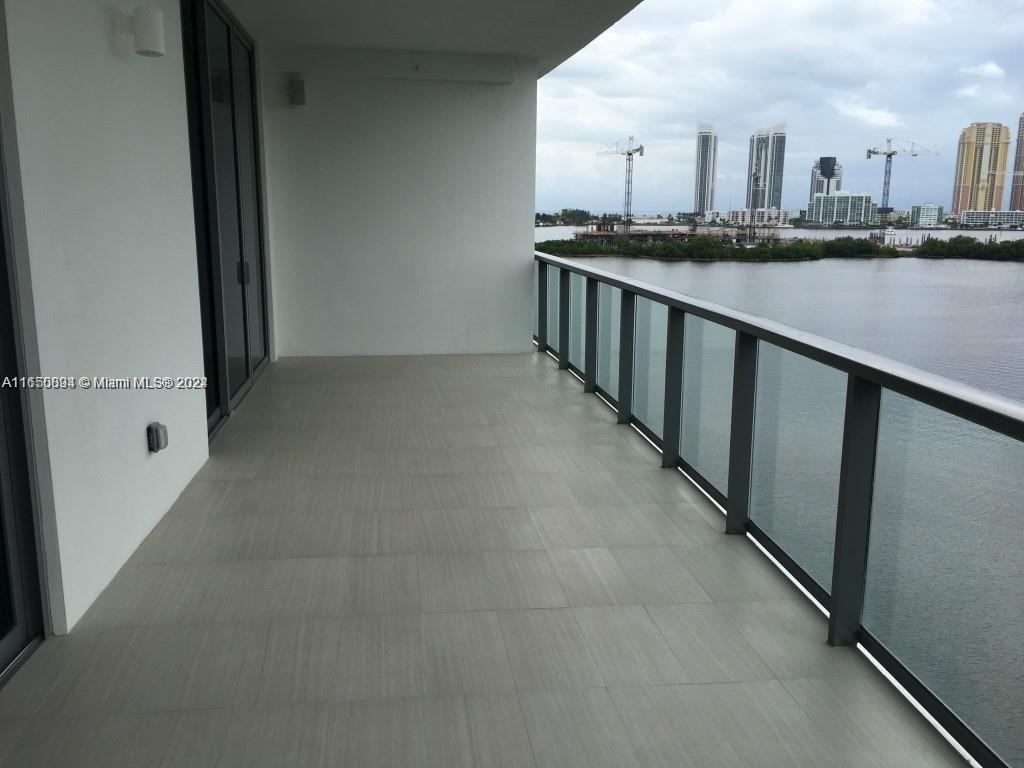 ECHO CONDO AVENTURA - Residential