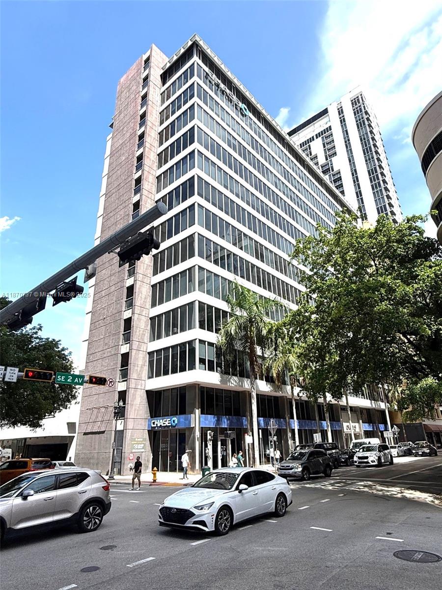 Wonderful Office Space for lease at the Chase Bank Building with private offices and work area; at the center of
Downtown Miami. 944 RSF Class A Office space: • Completely renovated lobby • Impressive elevator landings •
Wide comfortable luxurious renovated corridors • New impact resistant windows • High efficiency A/C Chiller •
New surveillance camera system • New elevator machinery • Access to DSL and cable high speed internet • Bank
branch and ATM on site; Valet parking: additional fee of $150/month