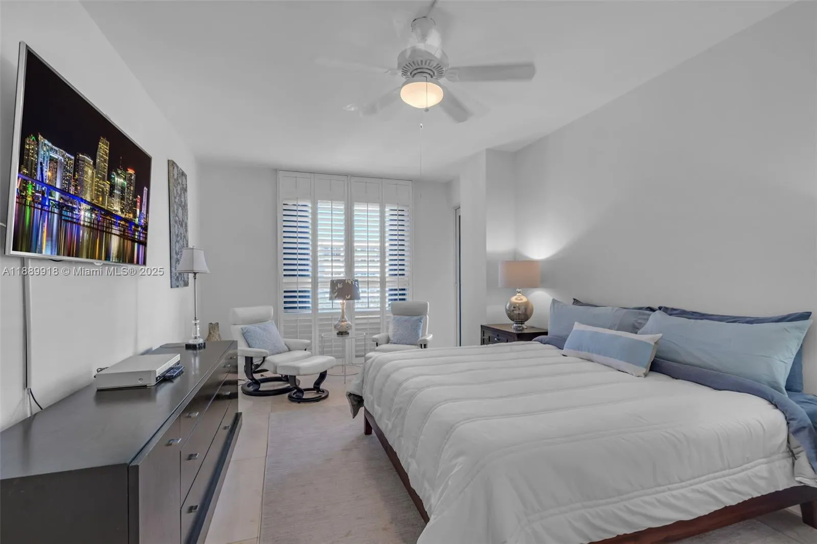 Key Biscayne, Florida 33149, United States, 2 Bedrooms Bedrooms, ,2 BathroomsBathrooms,Residential,Active,221434