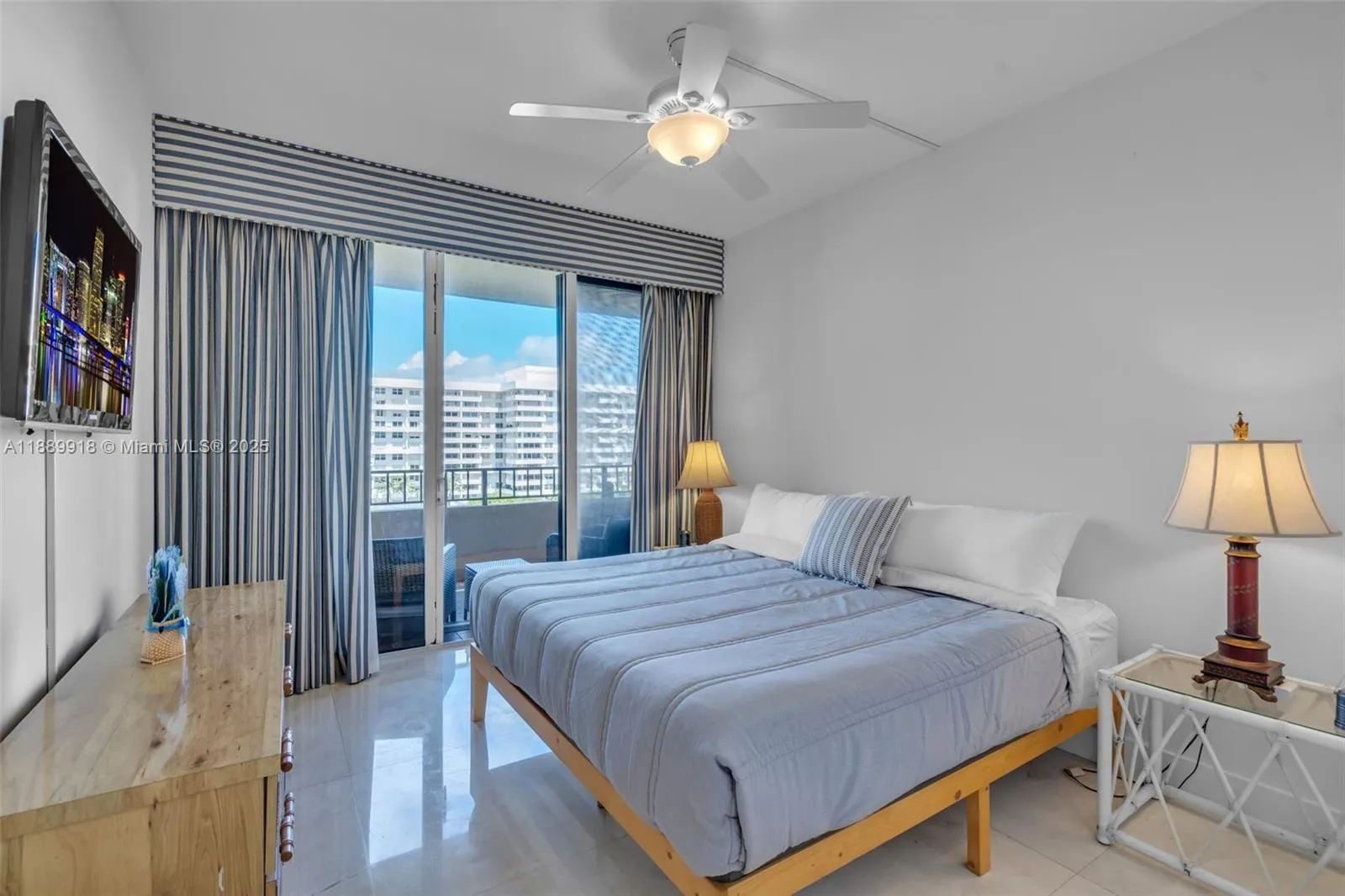 Key Biscayne, Florida 33149, United States, 2 Bedrooms Bedrooms, ,2 BathroomsBathrooms,Residential,Active,221434