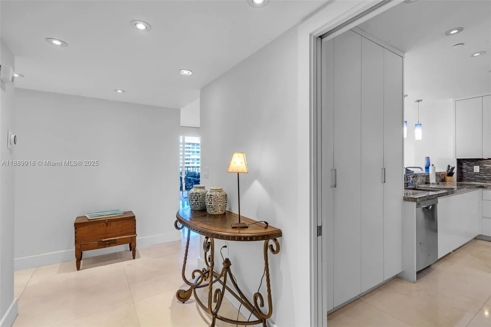 Key Biscayne, Florida 33149, United States, 2 Bedrooms Bedrooms, ,2 BathroomsBathrooms,Residential,Active,221434