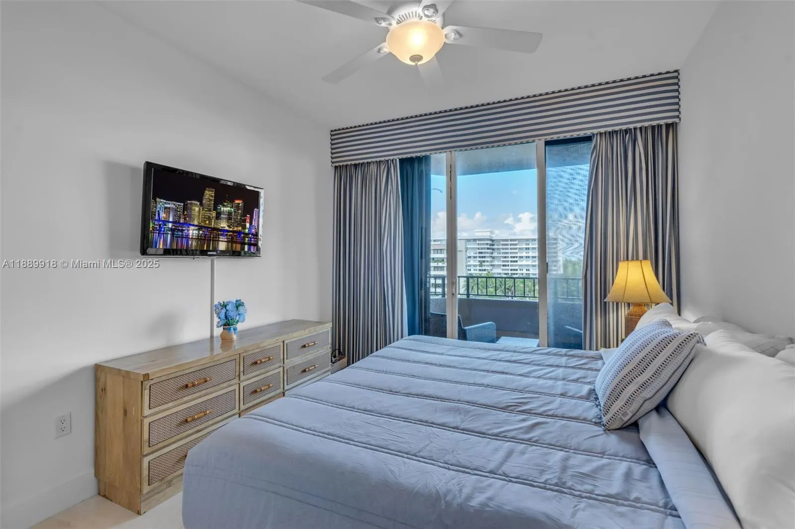 Key Biscayne, Florida 33149, United States, 2 Bedrooms Bedrooms, ,2 BathroomsBathrooms,Residential,Active,221434