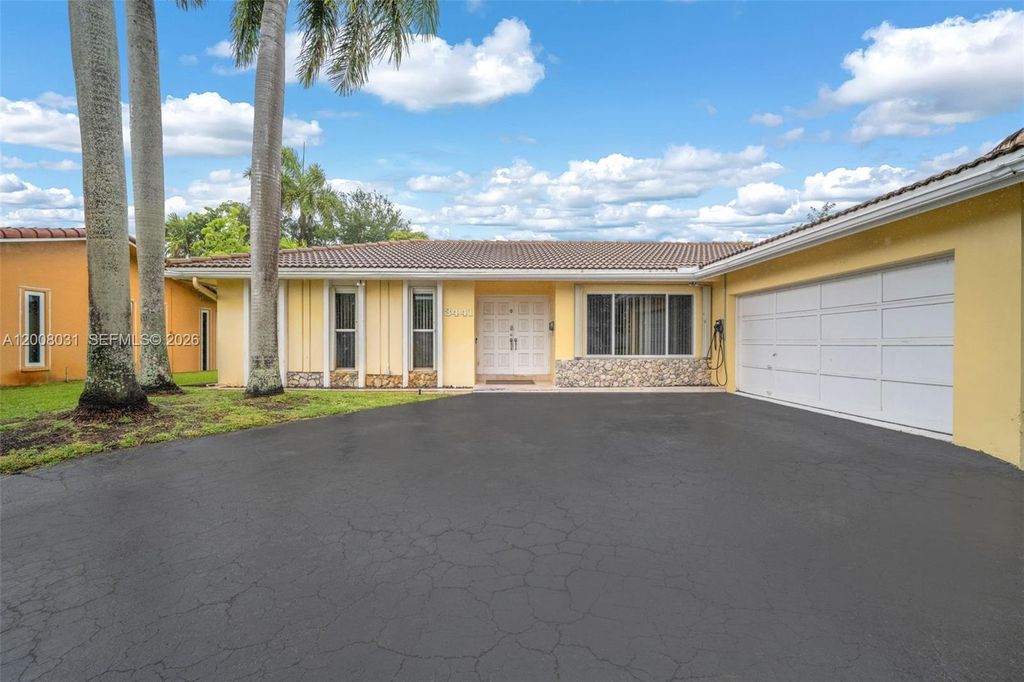 Photo of 3441 N Hills Dr #00, Hollywood, FL 33021 (MLS # A12008031)