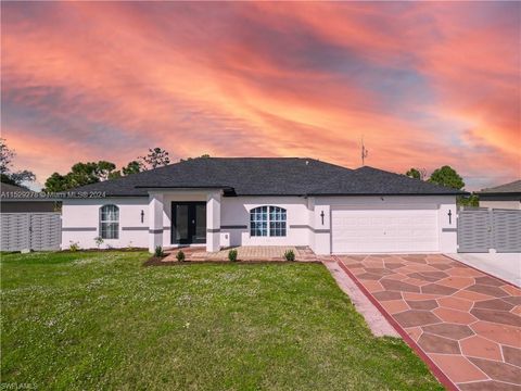 Single Family Residence in Cape Coral FL 1133 25th ST St.jpg