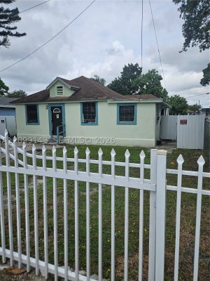 2315 NW 81ST ST, MIAMI, FL 33147 - Image 3731dfca8ff9d97fb0490bf44784f042/526460786
