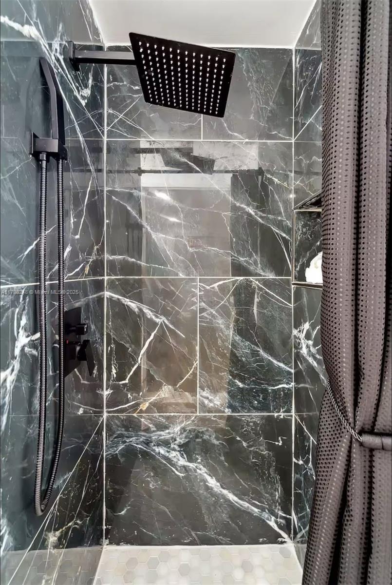 HOLLYWOOD BEACH - Residential Lease