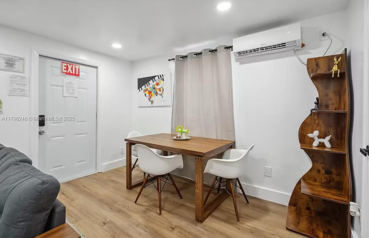 HOLLYWOOD BEACH - Residential Lease