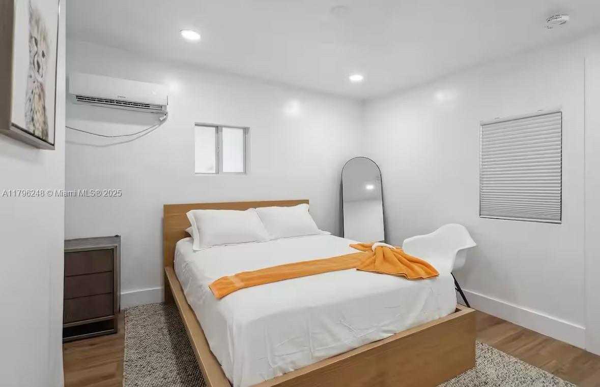 HOLLYWOOD BEACH - Residential Lease