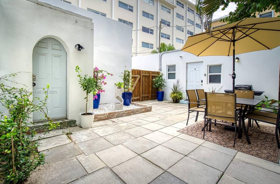 HOLLYWOOD BEACH - Residential Lease