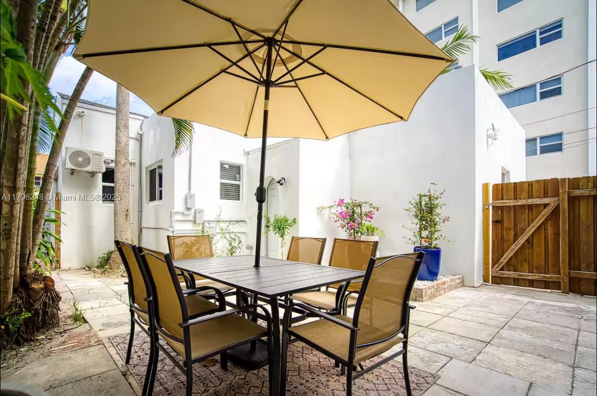 HOLLYWOOD BEACH - Residential Lease